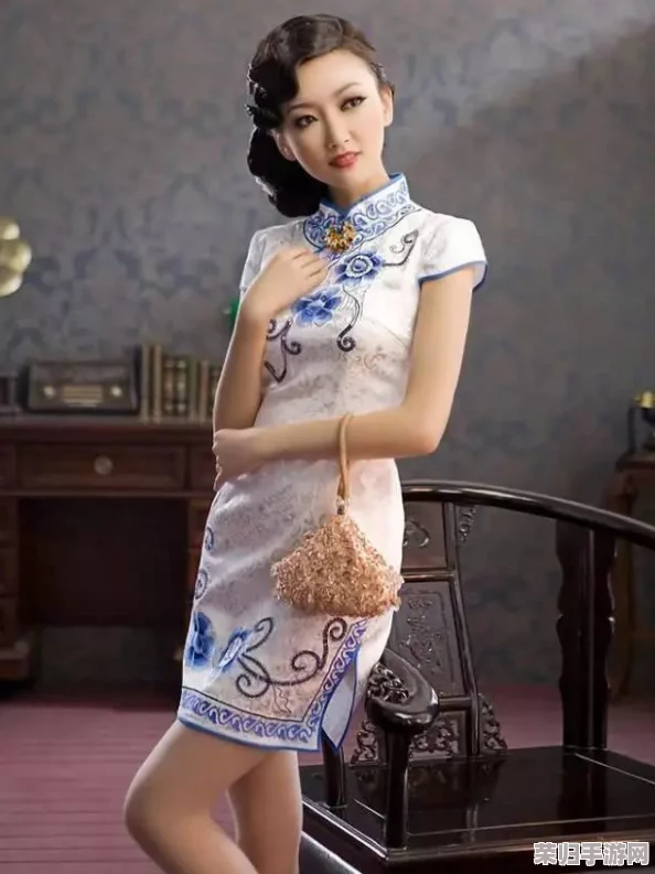 萌白酱金丝黑色旗袍：古典与现代的完美融合，展现出独特的魅力