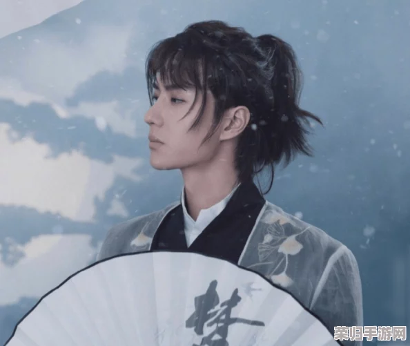 清冷师尊受裸着屁股夹玉势，深刻理解其背后的情感与心理冲突