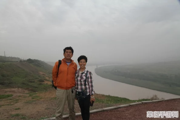 我夫妻俩和朋友夫妻自驾游，感受自然之美与友情的深厚情谊
