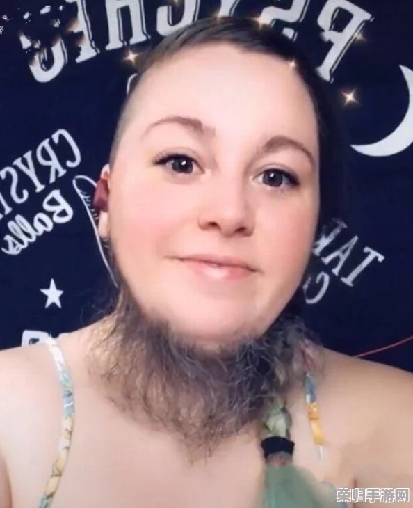 丰滿多毛的大隂户特写：网友评价称其展现了独特的美感和大胆的艺术风格，引发热议与关注