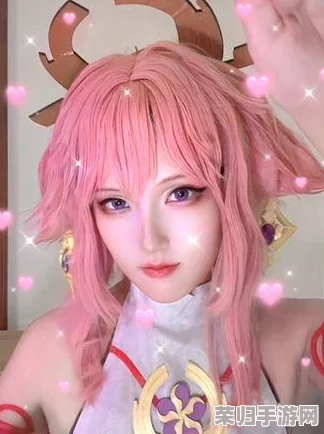 二次元八重神子裸妆跳舞，带你感受梦幻动漫世界的魅力与活力！