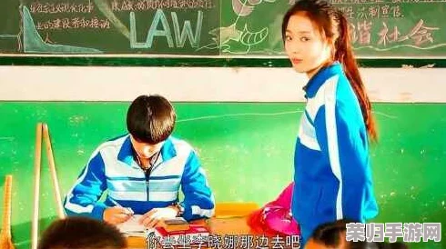 女班长被 c 扒衣服作文：在校园生活中如何理解同学间的相处与尊重