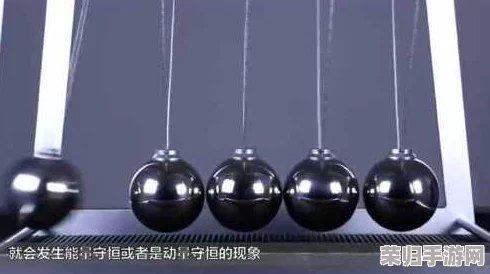这两个球球一直摇晃个不停，原来是因为它们被放在了振动平台上