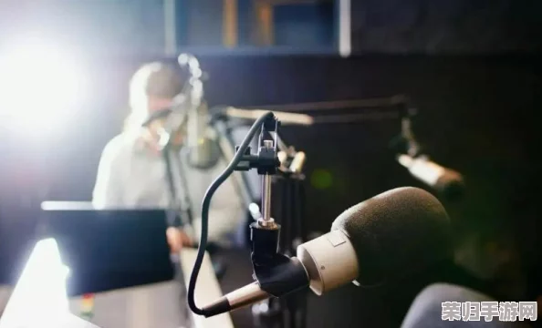 黄色无遮挡，网友热议：这到底是艺术还是低俗？引发了大家对审美和道德的深思与讨论