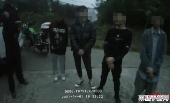 骨科1V2叔叔：网友热议这部剧的剧情设定，认为角色塑造非常真实，引发了不少共鸣和讨论