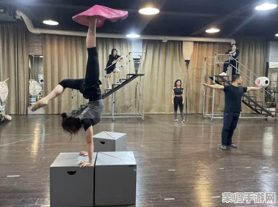 老师黑色双开旗袍恩施NBA：传统与现代的完美结合，展现文化魅力与运动精神的交融之美