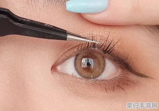 一边膜上边一边膜下边，抖音热门网红美妆教程分享
