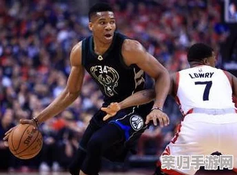 NBA巨星巅峰碰撞：勒布朗·詹姆斯角色深度剖析与赛场影响力展现