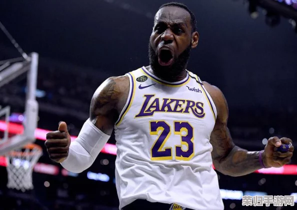 NBA巨星巅峰碰撞：勒布朗·詹姆斯角色深度剖析与赛场影响力展现