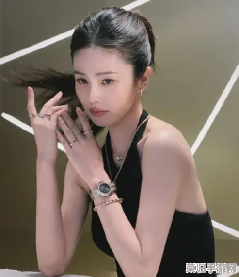 白鹿被狂揉大胸照片引发热议，网友们对其形象与公众反应展开激烈讨论