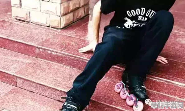 男生和女生一起查查查很痛的滑轮鞋：运动时尚背后的辛酸故事