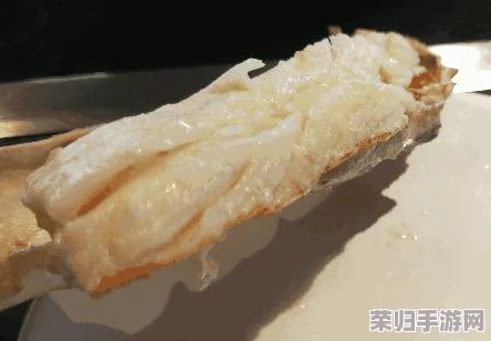 探索饥荒世界的海中霸主：帝王蟹生存策略与独特价值剖析