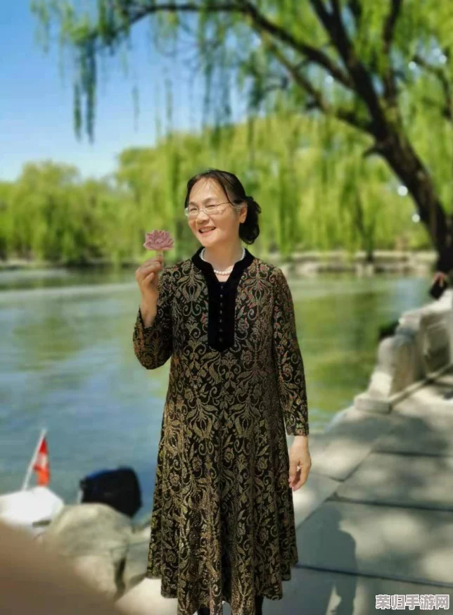 重庆农村妇女rap：这首歌真是太有意思了，展现了农村女性的坚韧与智慧，让人感受到她们的力量和魅力！