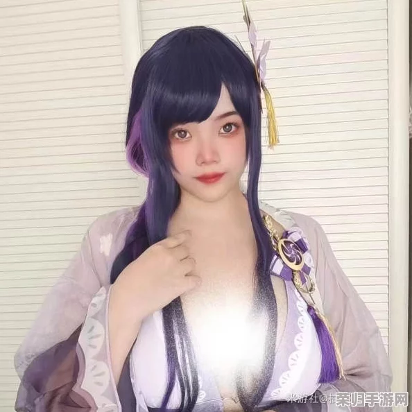 雷电将军裸身被羞羞照片，网友评论：这真是太惊人了！没想到她会这样展现自己，令人意外又好奇