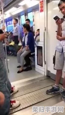 被教官按在寝室狂到腿软：性骚扰还是情趣游戏？