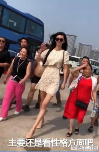 美女被男人扒开腿猛的游戏：这是一款充满刺激与挑战的互动体验，展现了角色之间复杂的情感和力量对比