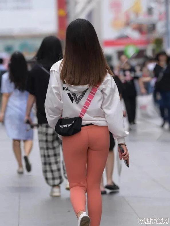几个美女沟厕小便各种大屁股，展现不同身材的魅力与自信之美