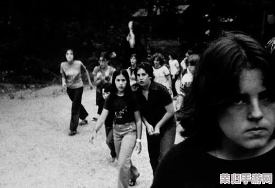 瘦长鬼影:资深玩家进阶指南,全面解锁游戏攻略与逃脱策略 瘦长鬼影:资深玩家进阶指南,全面解锁游戏攻略与逃脱策略